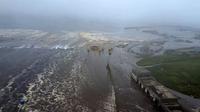 &nbsp;
Gambar dari drone yang dirilis oleh Layanan Geofisika Akademi Ilmu Pengetahuan Rusia pada Rabu (30/7/2025) ini memperlihatkan dampak tsunami di Severo-Kurilsk, Pulau Paramushir, yang terletak di Kepulauan Kuril bagian utara, Rusia.&nbsp; (Dok. Geophysical Service of the Russia/AFP)