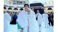 6 Momen Kedekatan Vidi Aldiano dengan Ibunda, Terbaru Umrah Bareng (sumber: Instagram.com/vidialdiano)