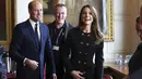 Pangeran William dan Kate Middleton bertemu relawan dan staf yang bertugas dalam pemakaman Ratu Elizabeth II.  (Ian Vogler/Pool Photo via AP)