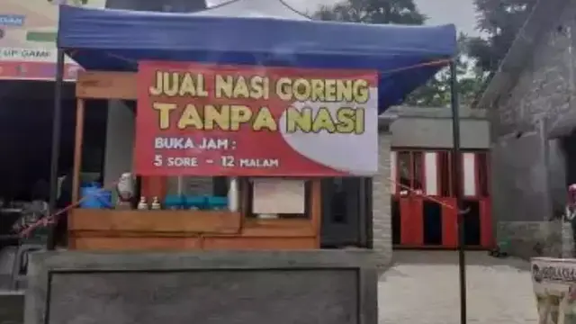 6 Tulisan Soal Rasa Makanan di Gerobak Jualan Ini Bikin Dahi Berkerut