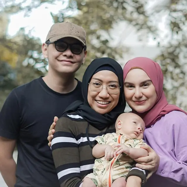 Potret 6 Artis Wanita Bareng Adik Laki-Lakinya, Sering Dikira Pacar