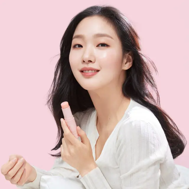 Terbaru di K-Beauty, Stik Multifungsi Bakal Jadi Tren Kecantikan 2022