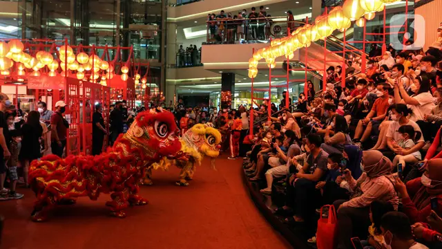 Atraksi Barongsai Hibur Pengunjung Mal