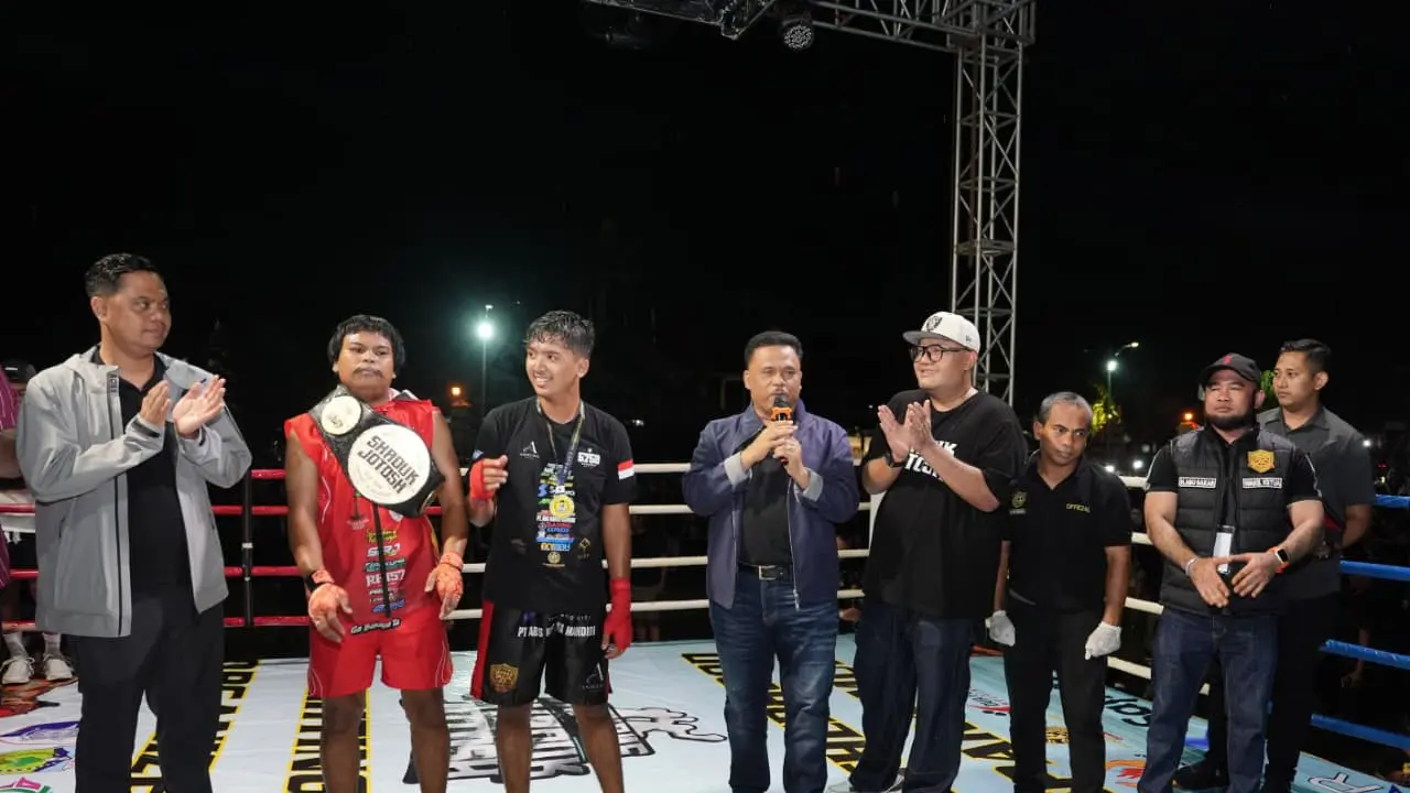 Kakorlantas Polri Irjen Pol Agus Suryo Nugroho menghadiri Kejuaraan Nasional (Kejurnas) Tinju Gaya Bebas.
