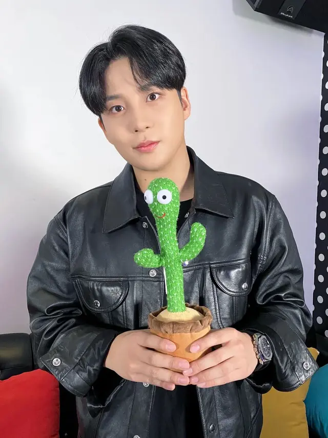 Cedera Kaki, Jongho ATEEZ Hentikan Aktivitas Sementara