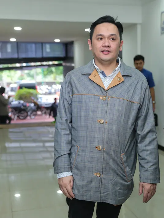 Farhat menegaskan, pamer harta kekayaan tak lagi penting untuk meraih perhatian publik. Meski hak masing-masing orang, namun Farhat mengaku ia bukanlah sosok pengacara yang kampungan. (Adrian Putra/Bintang.com)