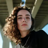 ilustrasi confident girl/copyright pexels/cottonbro studio