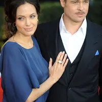 Bercerai berarti juga akan membicarakan soal hak asuh anak dan harta yang dimiliki. Angelina Jolie dan Brad Pitt memiliki harta hingga triliunan, kabarnya sudah mulai menjual properti yang mereka miliki. (AFP/Bintang.com)