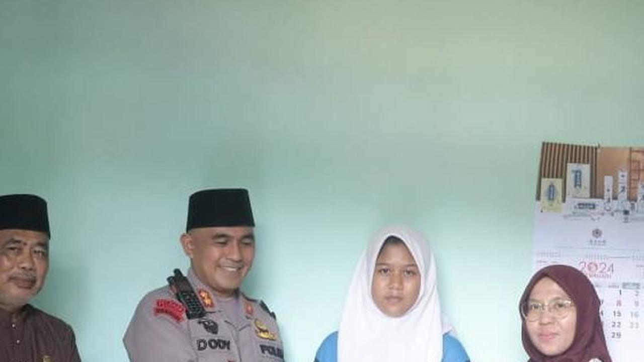 Anggota KPPS Meninggal Dunia, Kapolres Inhu Serahkan Santunan kepada Ahli Waris