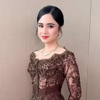 Sebagai kekasih Dul Jaelani, tentu Tissa Biani tak ketinggalan hadir. Penampilannya pun tak luput dari perhatian publik.