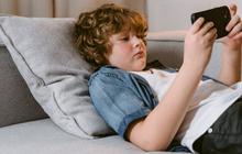 Anak Terlalu Lama Main Gadget? Ini Dampak Kesehatan dan Perkembangan yang Perlu Diwaspadai