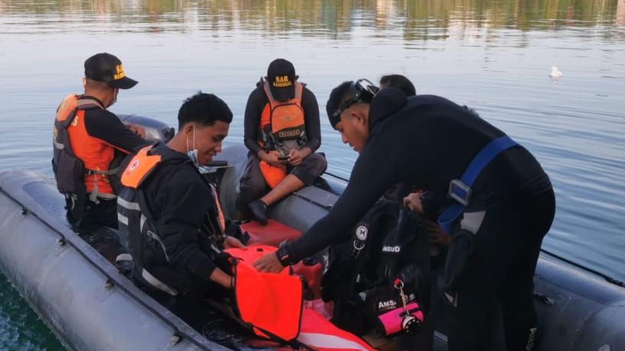 Kades berharap ke depannya dibuatkan jembatan penyeberangan dari Mawasangka Timur ke Mawasangka Tengah. Sehingga kejadian seperti kemarin tak terulang lagi.