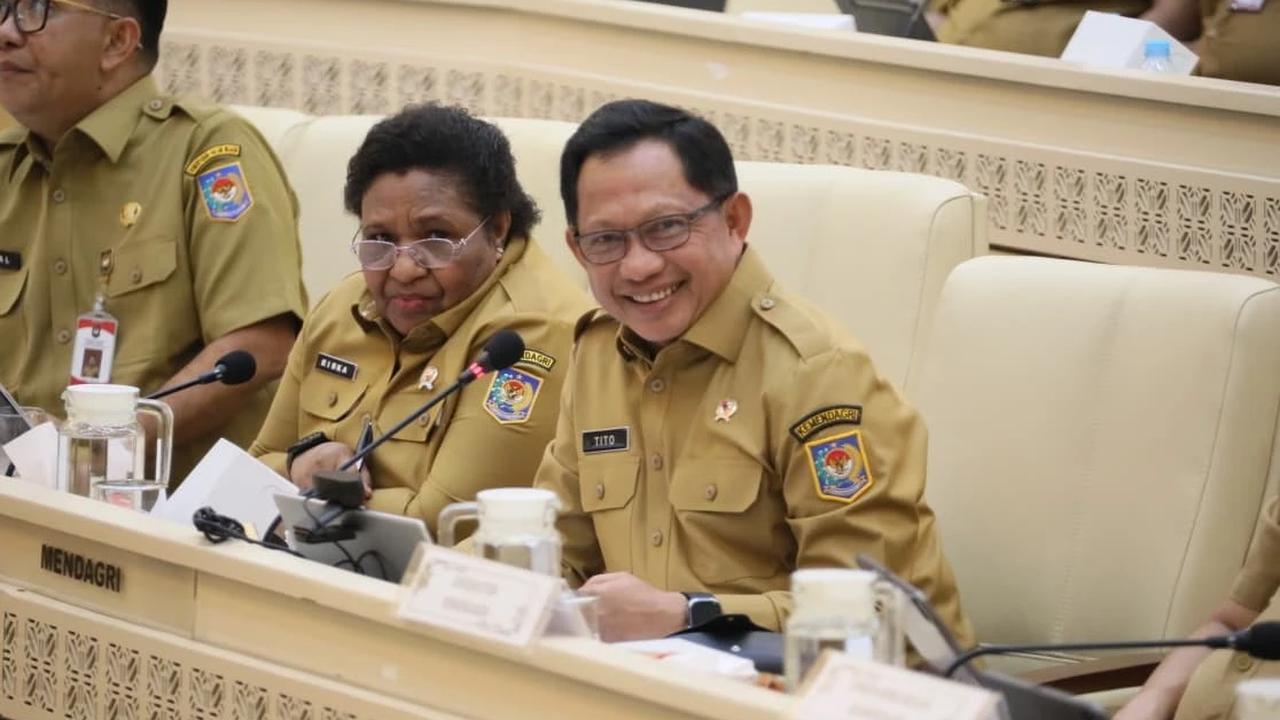Mendagri Tito Karnavian saat RDP terkait Otsus Papua, Otsus Aceh dan Keistimewaan DIY di Komisi II DPR RI