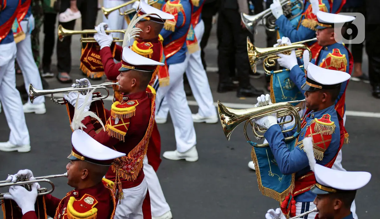Adapun jalur kirab bendera melewati Jalan Thamrin, Bundaran HI, Jalan Gatot Subroto, Cawang, hingga Bandara Halim Perdanakusuma, lalu diterbangkan ke IKN menggunakan pesawat Boeing TNI AU. (Liputan6.com/Herman Zakharia)