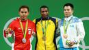 Eko Yuli Irawan (kiri) bersama peraih emas kelas 62 kg asal Kolombia, Oscar Figueroa (tengah), dan peraih perunggu asal Kazakhstan, Farkhad Kharki. (Reuters/Yves Herman)