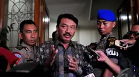 Calon Kapolri Tunggal Komjen Polisi Budi Gunawan memberikan keterangan kepada wartawan di rumahnya di kawasan Duren Tiga Jakarta, Selasa (13/1/2015). (Liputan6.com/Johan Tallo)