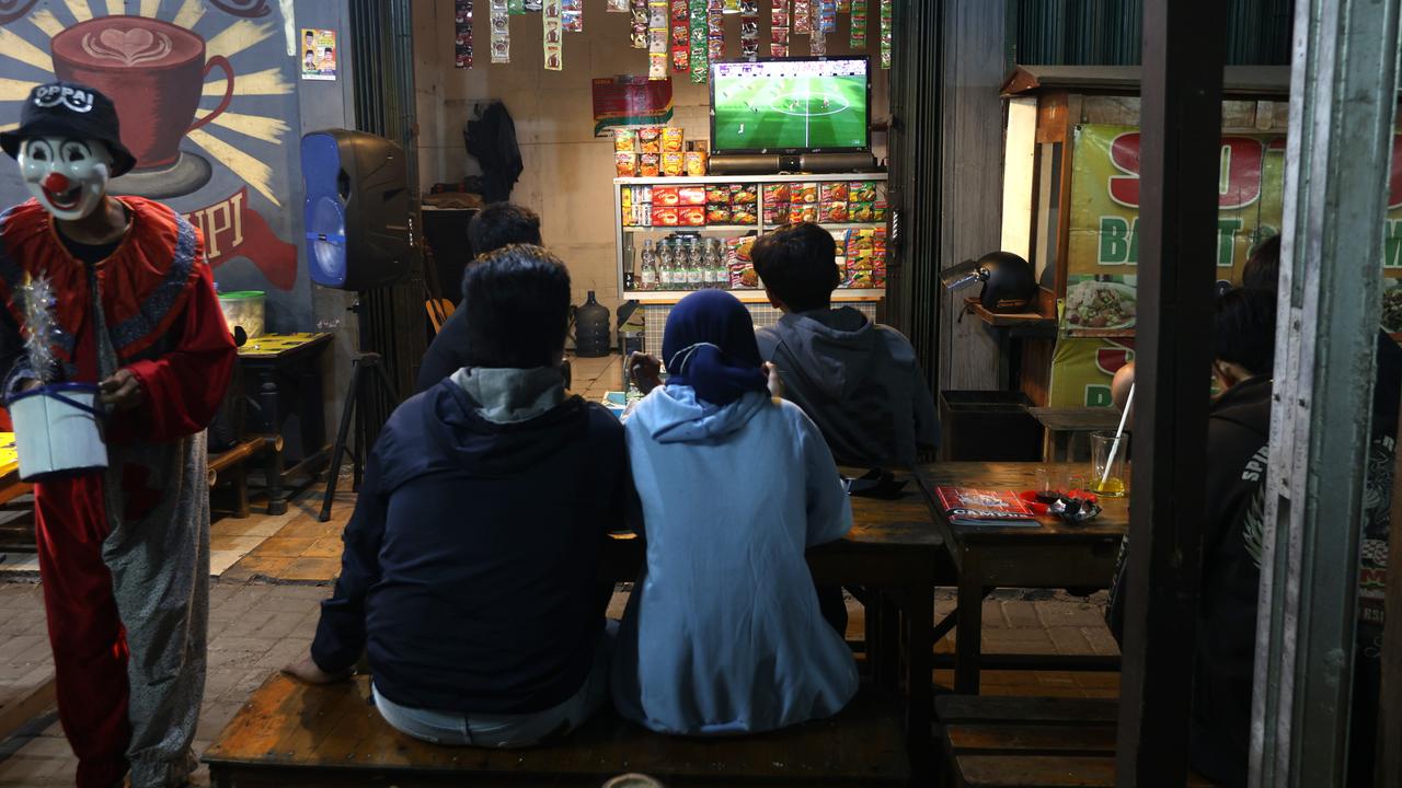 7 Tips Ampuh Begadang Nonton Timnas Indonesia U-17 vs Afghanistan U-17 Tanpa Lemas di Pagi Hari