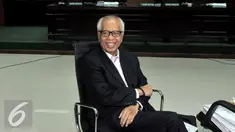 Terdakwa OC Kaligis jelang  menjalani sidang agenda pembacaan dakwaan di Pengadilan Tipikor, Jakarta, Senin (31/8/2015). OC Kaligis didakwa dengan dugaan memberikan uang kepada 3 hakim dan panitera PTUN Medan. (Liputan6.com/Herman Zakharia)