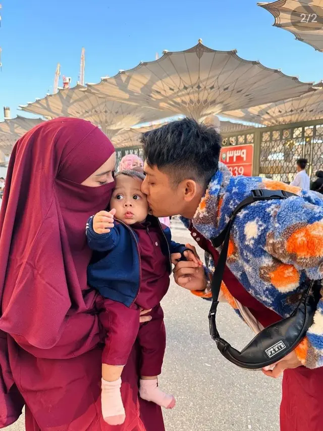 OOTD Kompak Lesti Kejora Bersama Suami dan Anak [Instagram/lestykejora]