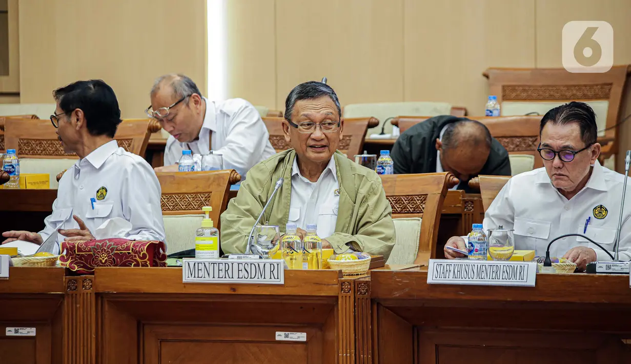 "Anggota Komisi VII yang hadir 15 anggota dari 50 anggota Komisi VII, terdiri 7 fraksi dari 9 fraksi yang ada," kata Dony. (Liputan6.com/Faizal Fanani)