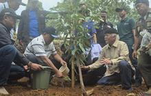 Kementerian Lingkungan Hidup Gandeng Buruh Hijaukan Hulu Bandung dengan 12.000 Pohon