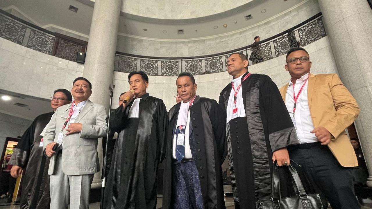 VIDEO: Yusril Tak Relevan Gibran Menang Dikaitkan Dana Desa "Itu Dilakukan Adik Muhaimin"