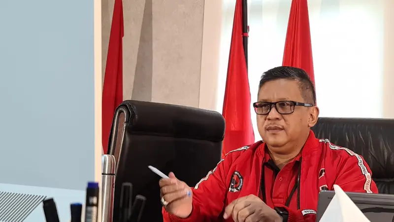 Sekjen DPP PDI Perjuangan Hasto Kristiyanto saat melakukan telekonferensi dengan Ketua Umum PDI Perjuangan Megawati Soekarnoputri. (Istimewa)