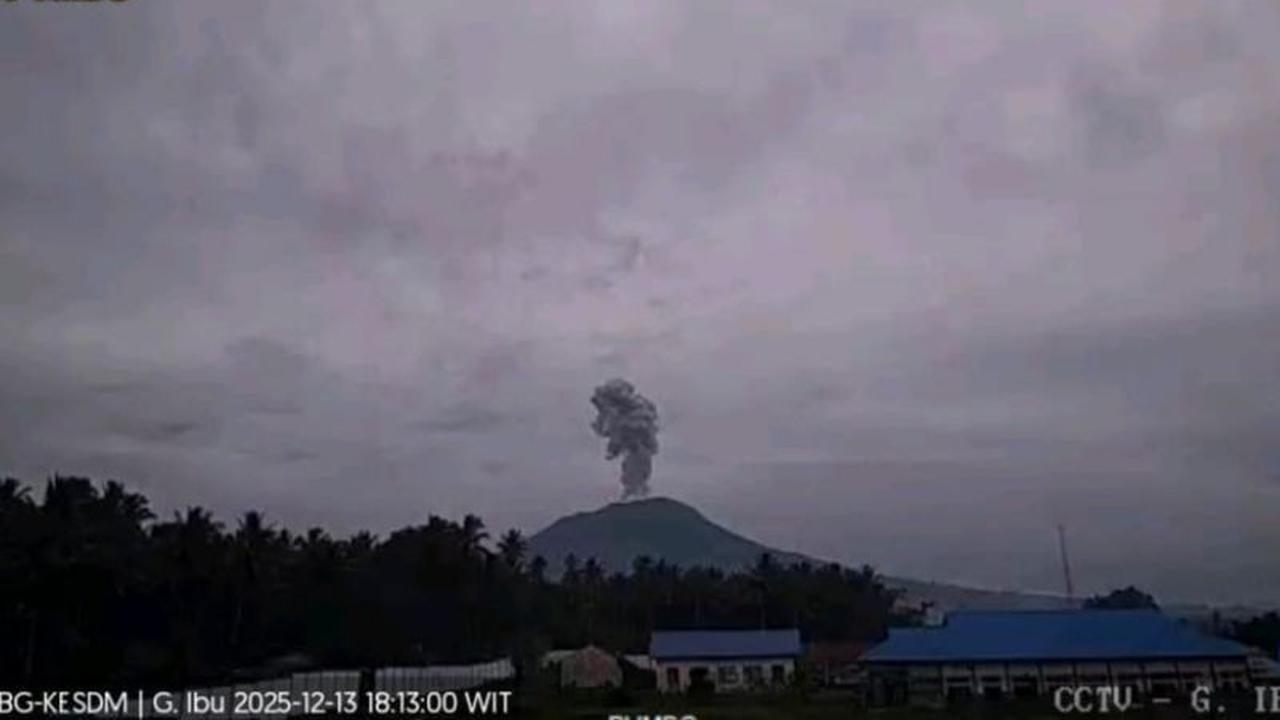 Gunung Ibu Kembali Erupsi, Semburkan Abu Vulkanik 1.000 Meter di Halmahera Barat