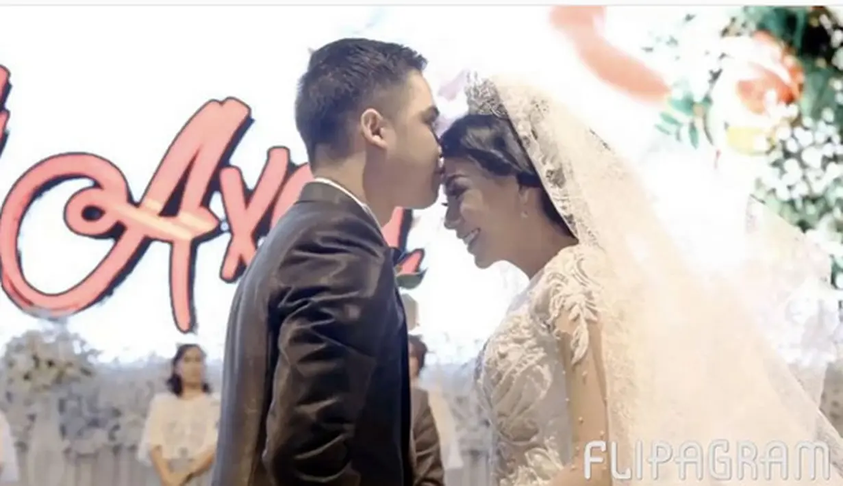 Beberapa hari lalu Kezia Karamoy dan Axcel Narang menggelar resepsi di Palangkaraya, Kalimantan Tengah. Keduanya juga siap menggelar pesta nikah di Jakarta. (Instagram/itskeziakaramoy)