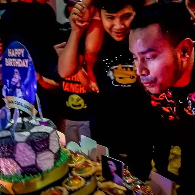 6 Potret Ulang Tahun Judika ke-41 Bersama Fans dan Keluarga