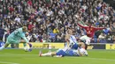 Manchester United, Amad Diallo, mencetak gol ke gawang Brighton & Hove Albion pada laga Liga Inggris di Stadion American Express, Sabtu (24/8/2024). (AFP/Glyn Kirk)