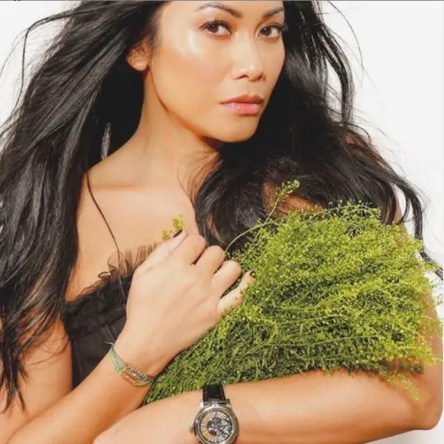 Tampil di Majalah Fesyen, Anggun Pakai Cincin dan Jam Tangan Rp500 Juta