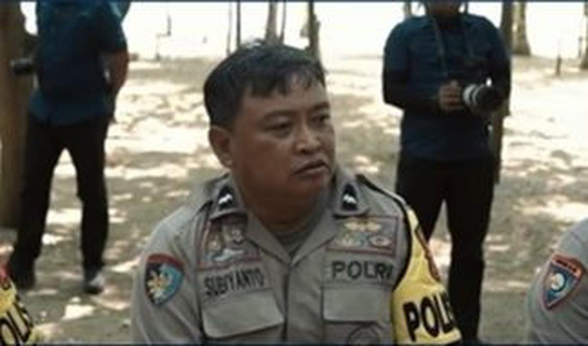 "Pak Biyanto juga ini. Kang Carok jauh-jauh dari Madura terus kemudian membina masyarakat nelayan di daerang Ciwaru, Palangpang," kata Fadil.