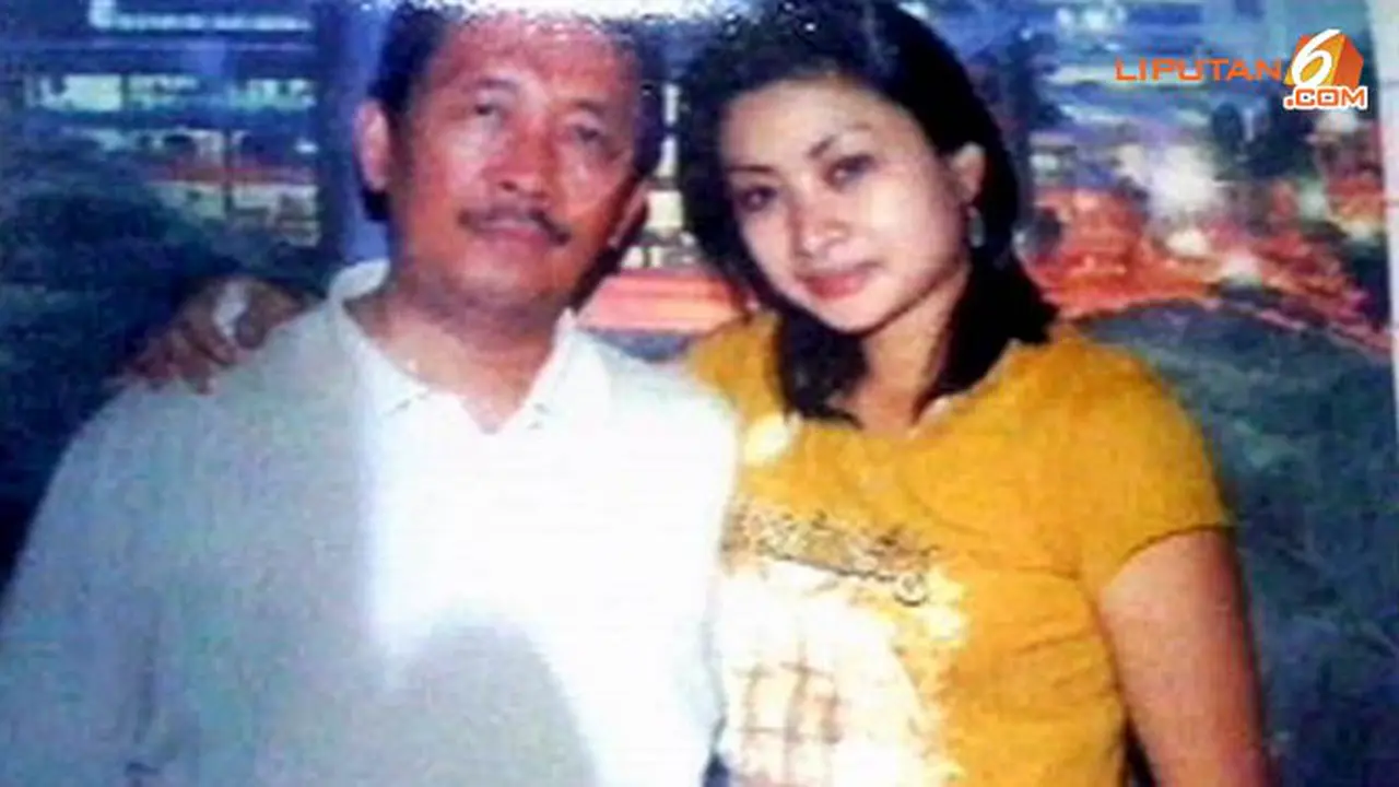 gatot-holly-131016b.jpg