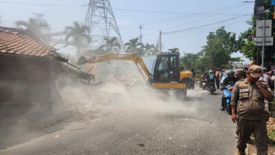 Cegah Banjir dan Macet, 220 Bangunan Liar di Depok Ditertibkan