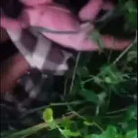 Seorang bayi ditemukan warga Perumahan D'Cluster Bekasi. (Via: facebook.com/inayah.tunjinah.3)