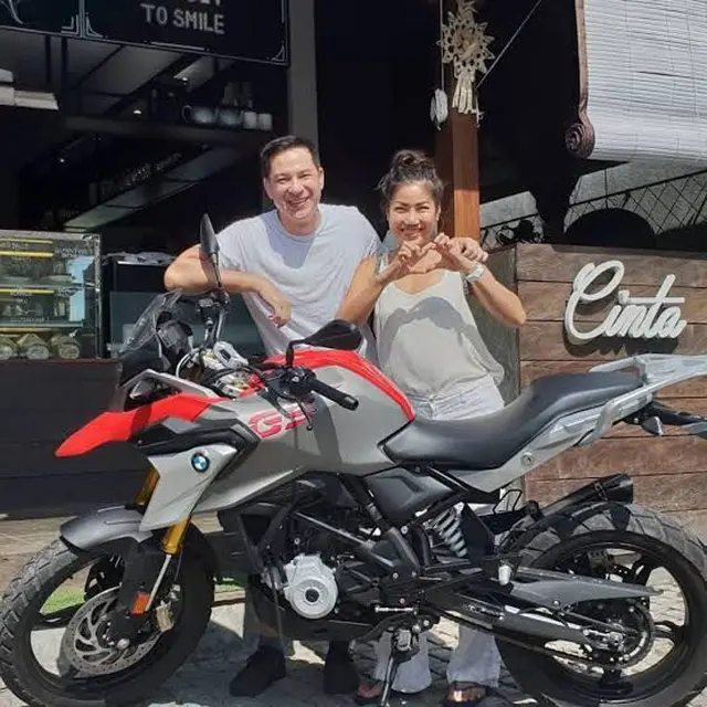 Cerai, Ini 7 Potret Kenangan Ari Wibowo dan Inge Anugrah Touring Motor