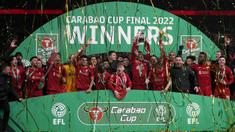 Usai memenangkan Piala Liga Inggris, Liverpool dinobatkan sebagai klub tersukses di Inggris. The Reds tercatat memiliki 49 trofi utama, yaitu 19 gelar liga, 7 Piala FA, 9 Piala Liga, 6 gelar Liga Champions, 4 trofi Super Eropa, 3 gelar Liga Europa, dan 1 Piala Dunia Antarklub. (AFP/Alastair Grant)