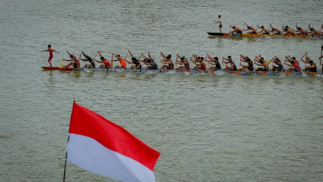Pengunjung Padati Lokasi Festival Pacu Jalur 2025 Sejak Sehari Sebelum Pembukaan