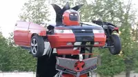 Gennadiy Kocherga serta Sergey Kocherga berhasil membuat mobil Lada VAZ-2110 menjadi Autobots dalam film Transformers. (RT)