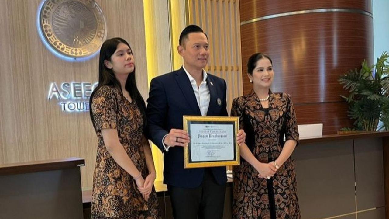 Selesaikan Program Doktor, AHY Jadi Lulusan Terbaik Universitas Airlangga