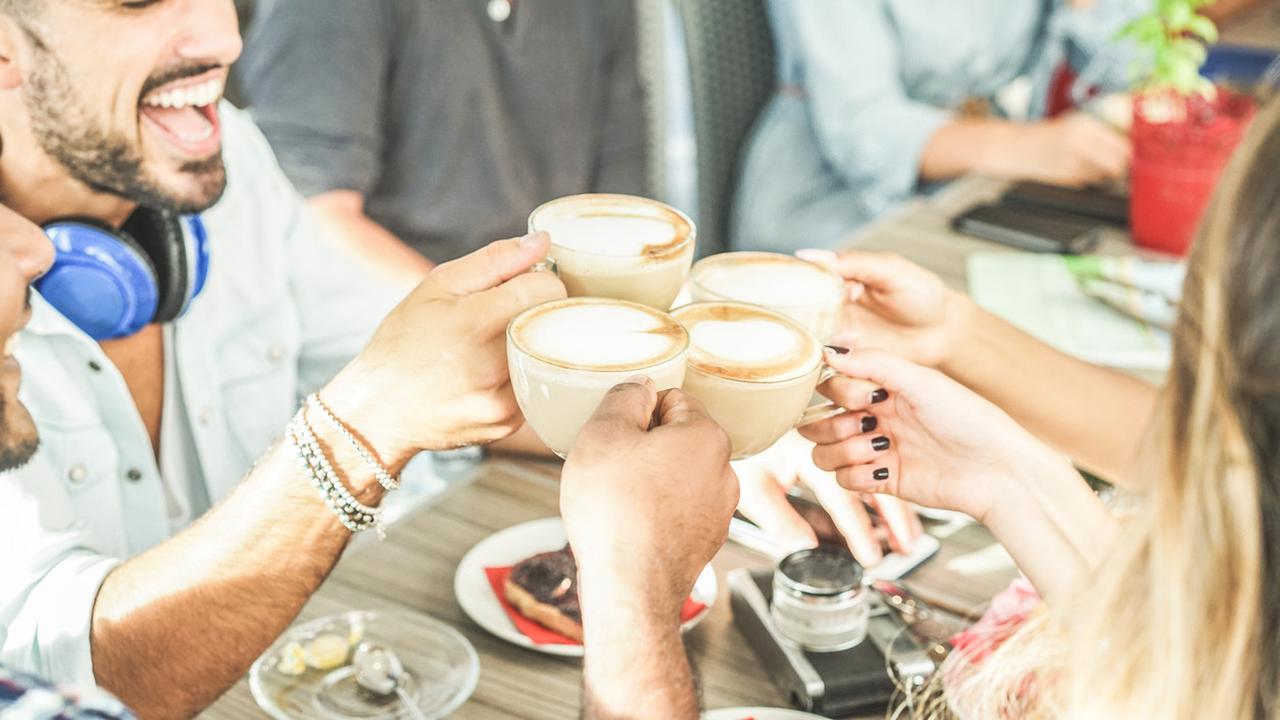 Ilustrasi teman dan kopi (iStockphoto)