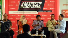 Menteri Pendidikan dan Kebudayaan, Anies Baswedan (keempat dari kiri) menghadiri diskusi "Mencari Kurikulum yang Maksimum" di Jakarta, (13/12/2014). (Liputan6.com/Helmi Fithriansyah)