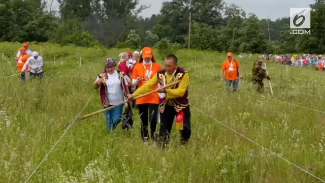 VIDEO: Warga Rusia Adu Cepat Potong Rumput