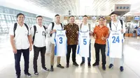 Tiga atlet basket yakni Vamiga Michael, Faisal Julius Ahmad, dan Dimas Aryo Dewanto yang direkrut Garuda Indonesia menjadi pegawai. Dok Garuda