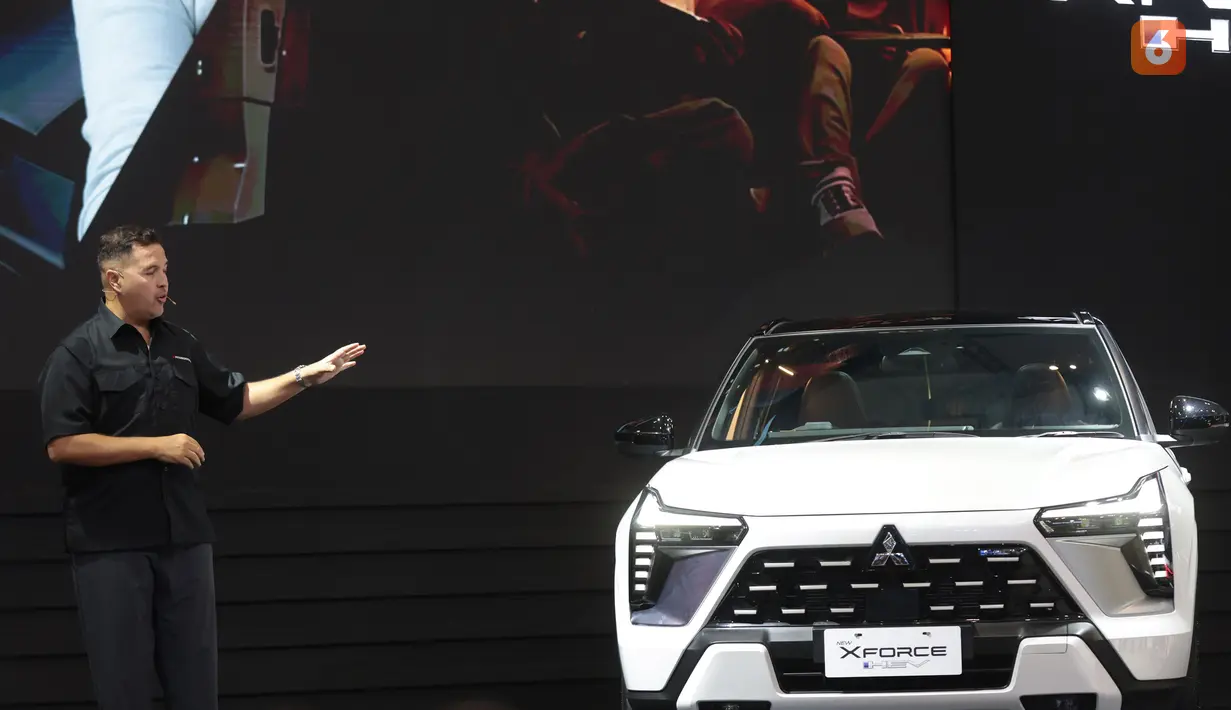 Rifat Sungkar Brand Ambasador of Mitsubishi Motors Indonesia Menghadiri peluncuran resmi Mitshubishi New Xforce HEV dalam ajang GAIKINDO Indonesia International Auto Show (GIIAS) 2026 yang berlangsung di ICE BSD City. (KLY/ Budy Santoso)