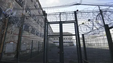 Pemandangan lapangan olahraga di penjara Mulhouse, Prancis timur (22/10/2021). Penjara Mulhouse yang dianggap terlalu bobrok diberitakan akan ditutup pada musim gugur 2021. (AFP/Frederick Florin)