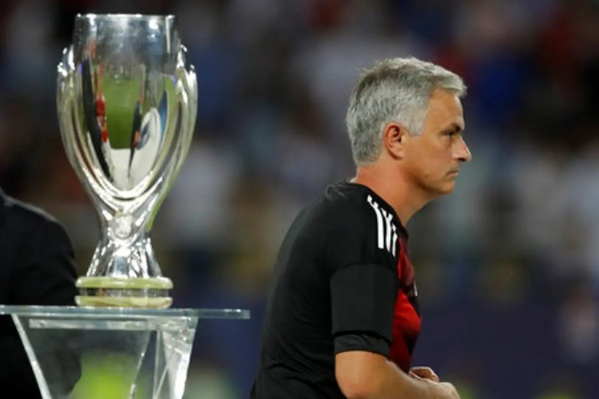 Mourinho gagal membawa Manchester United (MU) meraih trofi Piala Super Eropa 2017 setelah kalah 1-2 dari Real Madrid di Philip II Arena, Skopje, Rabu (9/8/2017) dini hari WIB. (AP Photo/Thanassis Stavrakis)