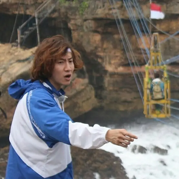 Bintang Running Man, Lee Kwang Soo, syuting di Pantai Timang, Yogyakarta. (Sumber Foto: sigit_damar/Instagram)