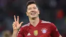 Robert Lewandowski memiliki catatan yang mengagumkan sebagai pencetak gol terbanyak sementara di Liga Jerman 2021/2022 bersama Bayern Mucnhen. Runner-up Ballon d'Or 2021 tersebut saat ini berhasil mengoleksi 28 gol dari 23 penampilannya bersama Die Roten. (AFP/Christof Stache)